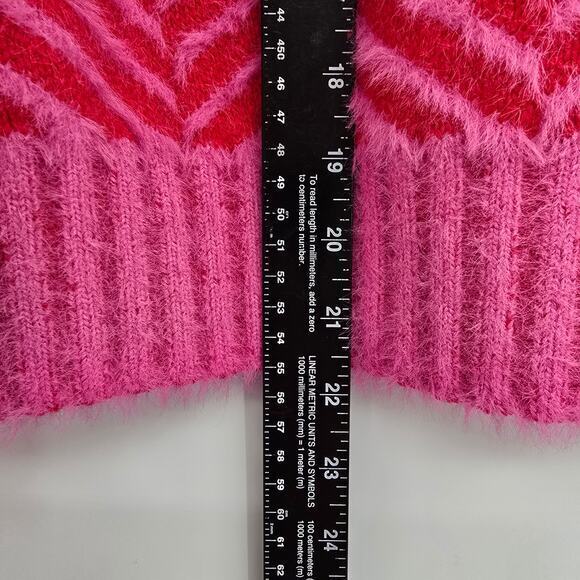 Sugar + Lips Women's Chevron Fuzzy Cropped Mock Neck Sweater Pink Size Small - Picture 11 of 11